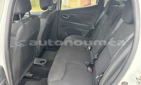 Buy Used Renault Clio White Car in Noumea in Sud Buy Used Renault Clio White Car in Noumea in Sud