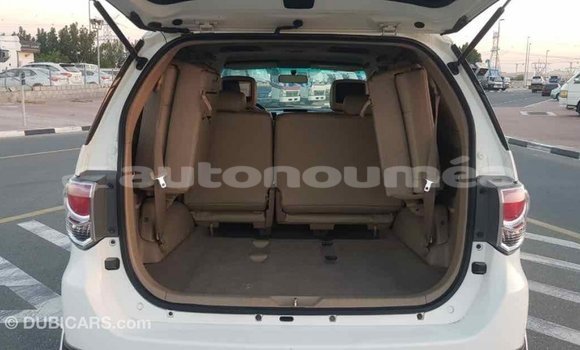 Acheter Import Voiture Toyota Fortuner Blanc à Import - Dubai, Iles Acheter Import Voiture Toyota Fortuner Blanc à Import - Dubai, Iles