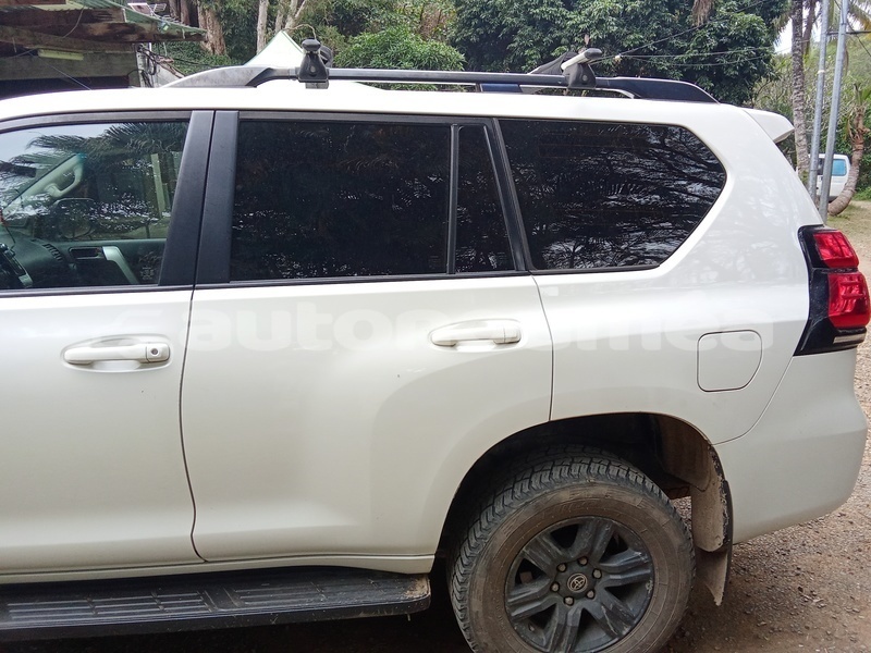 Big with watermark toyota prado sud noumea 4971