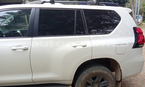 Acheter Occasion Voiture Toyota Prado Blanc à Noumea, Sud Acheter Occasion Voiture Toyota Prado Blanc à Noumea, Sud