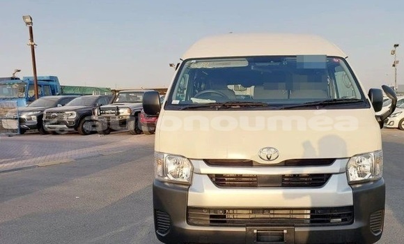 Buy Used Toyota Hiace White Car in Noumea in Sud Buy Used Toyota Hiace White Car in Noumea in Sud