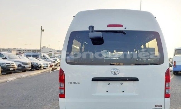 Buy Used Toyota Hiace White Car in Noumea in Sud Buy Used Toyota Hiace White Car in Noumea in Sud