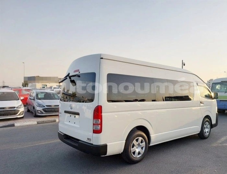Big with watermark toyota hiace sud noumea 4981