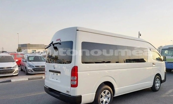 Buy Used Toyota Hiace White Car in Noumea in Sud Buy Used Toyota Hiace White Car in Noumea in Sud