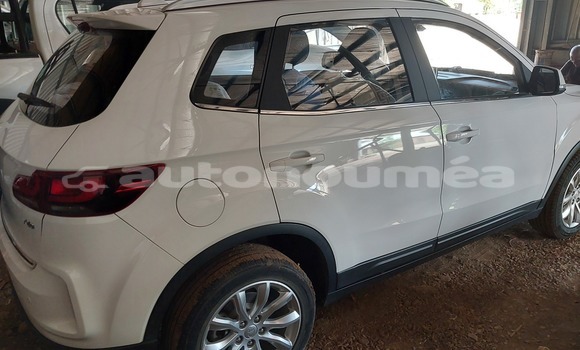 Buy Used FAW Besturn B50 White Car in La Foa in Sud Buy Used FAW Besturn B50 White Car in La Foa in Sud