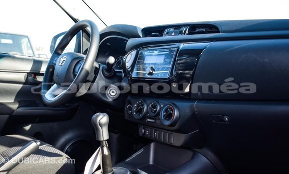 Buy Import Toyota Hilux White Car in Import - Dubai in Iles Buy Import Toyota Hilux White Car in Import - Dubai in Iles