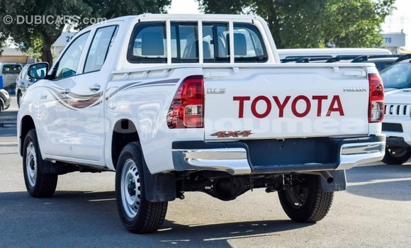 Buy Import Toyota Hilux White Car in Import - Dubai in Iles Buy Import Toyota Hilux White Car in Import - Dubai in Iles
