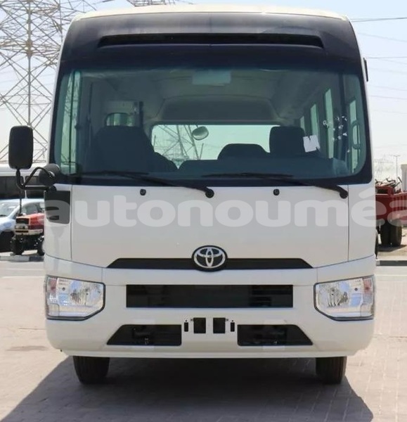 Big with watermark toyota coaster sud noumea 4993