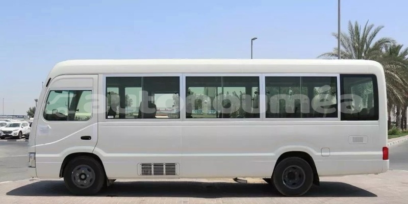 Big with watermark toyota coaster sud noumea 4993