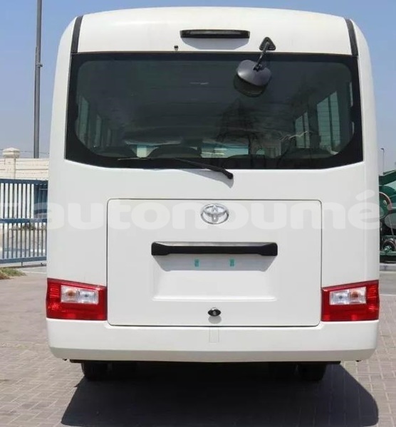 Big with watermark toyota coaster sud noumea 4993