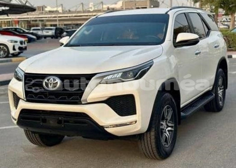 Big with watermark toyota fortuner sud noumea 5005