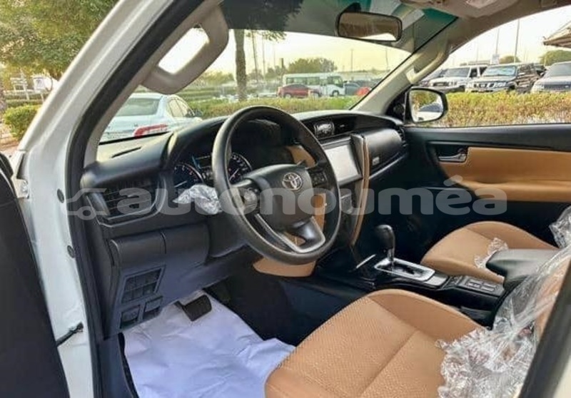 Big with watermark toyota fortuner sud noumea 5005