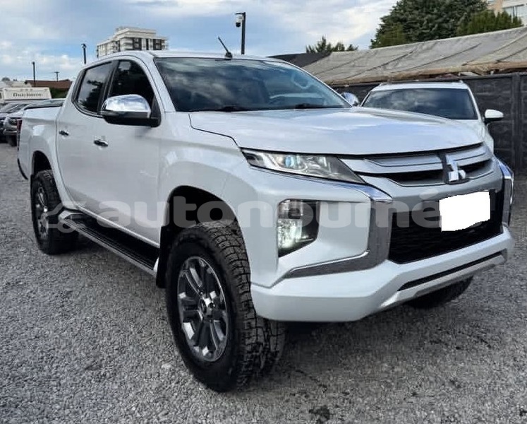 Big with watermark mitsubishi l200 sud noumea 5011