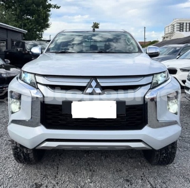 Big with watermark mitsubishi l200 sud noumea 5011