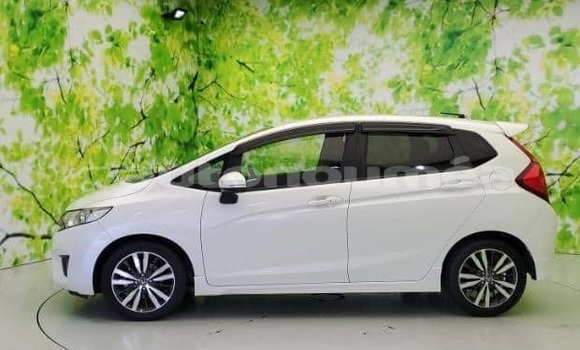 Acheter Occasion Voiture Honda FIT Blanc à Noumea, Sud Acheter Occasion Voiture Honda FIT Blanc à Noumea, Sud