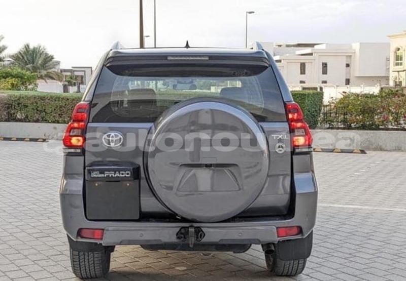 Big with watermark toyota land cruiser prado sud noumea 5014