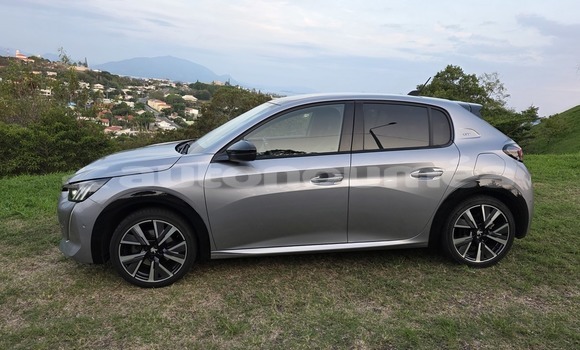 Buy Used Peugeot 208 Silver Car in Noumea in Sud Buy Used Peugeot 208 Silver Car in Noumea in Sud