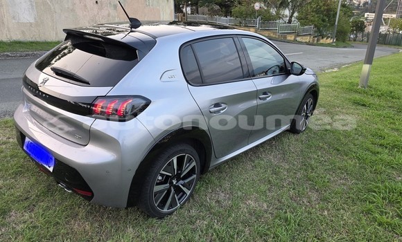 Buy Used Peugeot 208 Silver Car in Noumea in Sud Buy Used Peugeot 208 Silver Car in Noumea in Sud