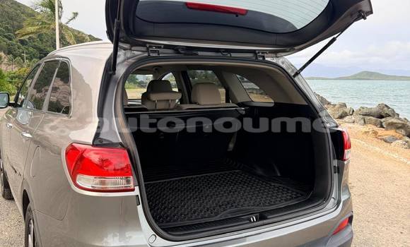 Buy Used Kia Sorrento Silver Car in Noumea in Sud Buy Used Kia Sorrento Silver Car in Noumea in Sud
