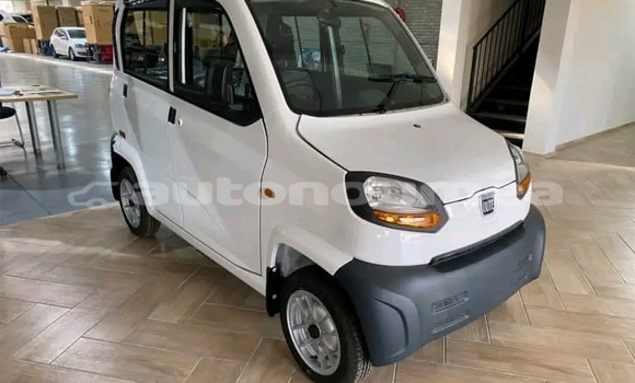 Buy New Bajaj Qute White Car in Houailu in Nord Buy New Bajaj Qute White Car in Houailu in Nord