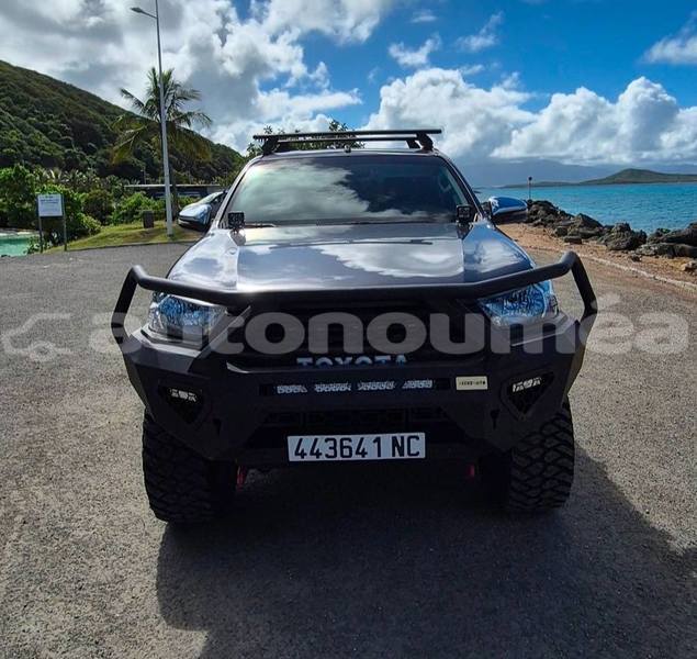 Big with watermark toyota hilux sud noumea 5047