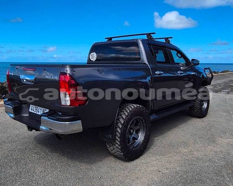 Big with watermark toyota hilux sud noumea 5047