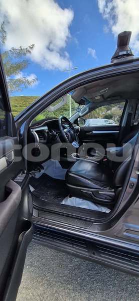 Big with watermark toyota hilux sud noumea 5047