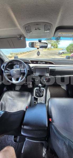 Big with watermark toyota hilux sud noumea 5047
