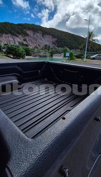 Big with watermark toyota hilux sud noumea 5047