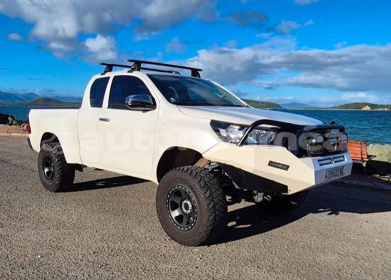 Big with watermark toyota hilux sud noumea 5050