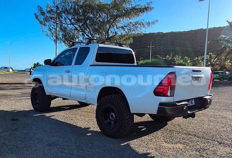 Big with watermark toyota hilux sud noumea 5050