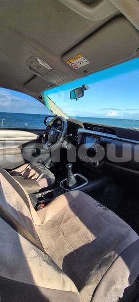 Big with watermark toyota hilux sud noumea 5050
