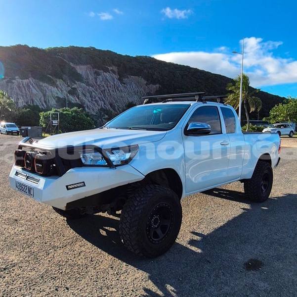 Big with watermark toyota hilux sud noumea 5051