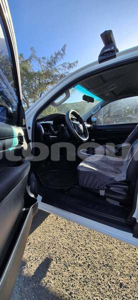 Big with watermark toyota hilux sud noumea 5051
