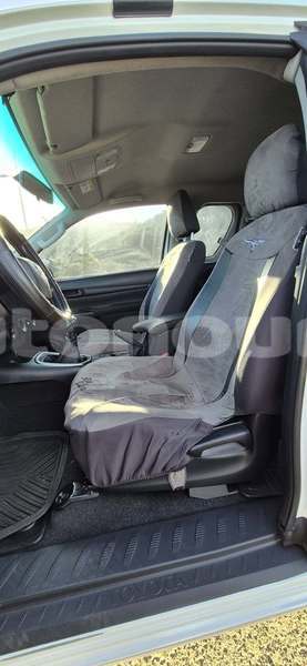 Big with watermark toyota hilux sud noumea 5051