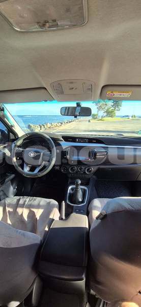 Big with watermark toyota hilux sud noumea 5051