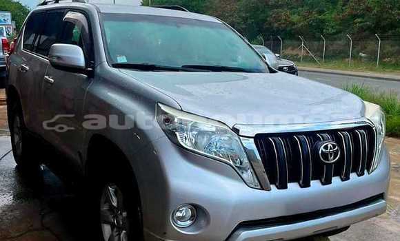 Acheter Occasion Voiture Toyota Prado Blanc à Noumea, Sud