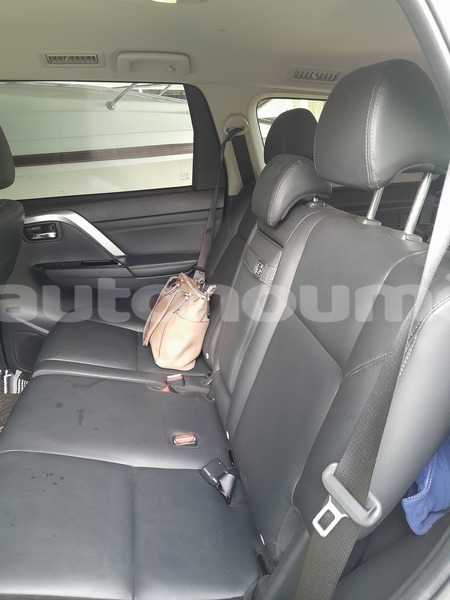 Big with watermark mitsubishi pajero sport sud noumea 5057
