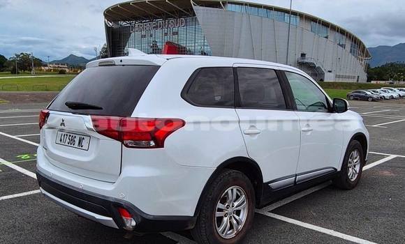 Buy Used Mitsubishi Outlander White Car in Noumea in Sud Buy Used Mitsubishi Outlander White Car in Noumea in Sud