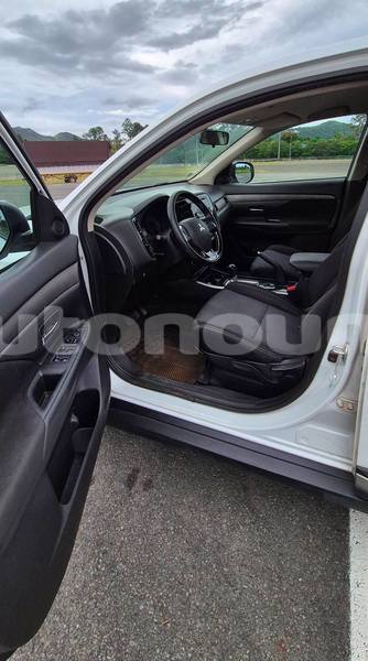 Big with watermark mitsubishi outlander sud noumea 5062