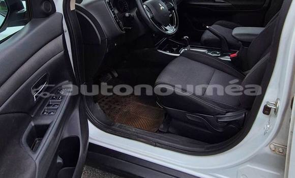 Buy Used Mitsubishi Outlander White Car in Noumea in Sud Buy Used Mitsubishi Outlander White Car in Noumea in Sud
