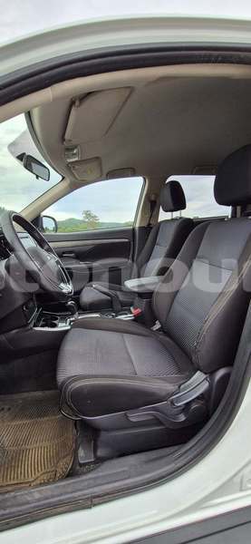 Big with watermark mitsubishi outlander sud noumea 5062