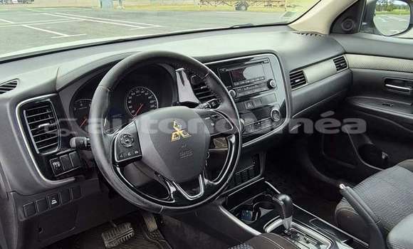 Buy Used Mitsubishi Outlander White Car in Noumea in Sud Buy Used Mitsubishi Outlander White Car in Noumea in Sud