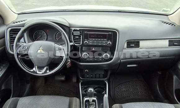 Buy Used Mitsubishi Outlander White Car in Noumea in Sud Buy Used Mitsubishi Outlander White Car in Noumea in Sud