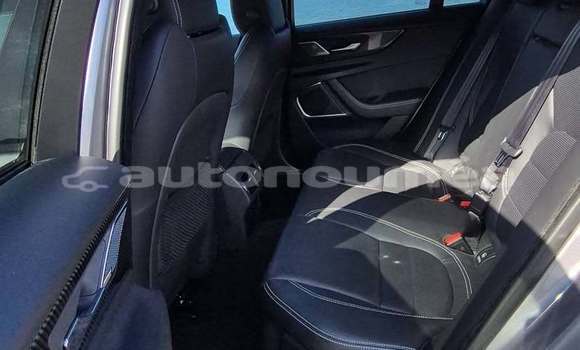 Acheter Occasion Voiture Jaguar XE Gris à Noumea, Sud Acheter Occasion Voiture Jaguar XE Gris à Noumea, Sud
