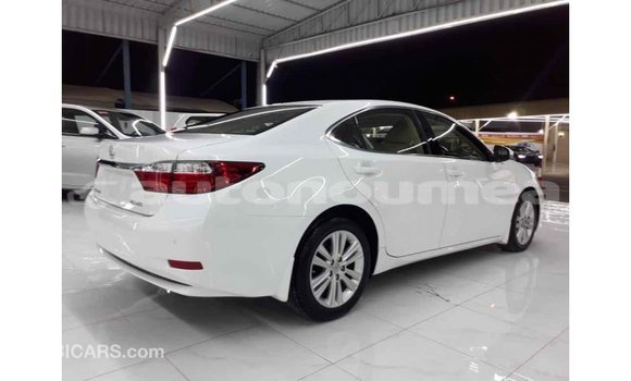 Buy Import Lexus ES White Car in Import - Dubai in Iles Buy Import Lexus ES White Car in Import - Dubai in Iles