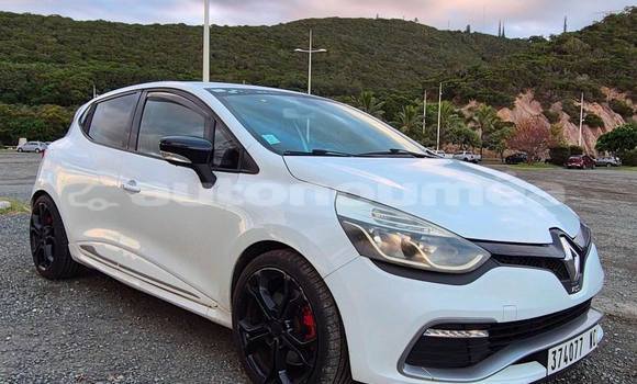 Buy Used Renault Clio RS White Car in Noumea in Sud Buy Used Renault Clio RS White Car in Noumea in Sud