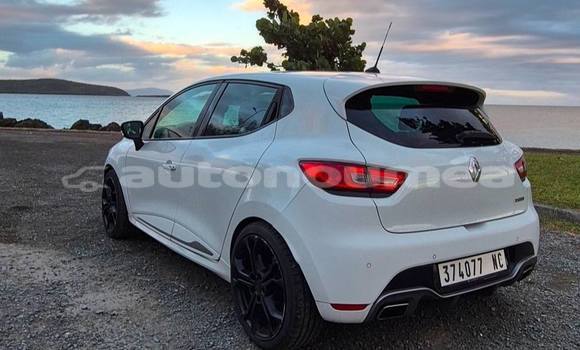 Buy Used Renault Clio RS White Car in Noumea in Sud Buy Used Renault Clio RS White Car in Noumea in Sud
