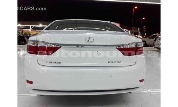 Buy Import Lexus ES White Car in Import - Dubai in Iles Buy Import Lexus ES White Car in Import - Dubai in Iles