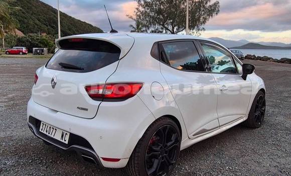 Buy Used Renault Clio RS White Car in Noumea in Sud Buy Used Renault Clio RS White Car in Noumea in Sud